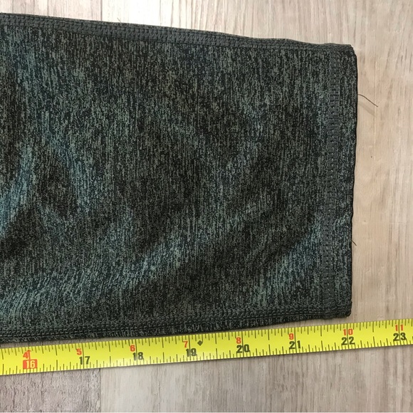 Torrid Sz 1 Dark Green Cropped Leggings with cross cross back calf accents - Picture 8 of 8